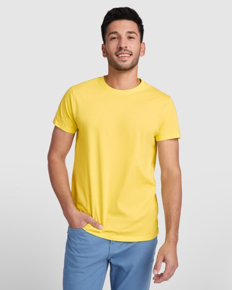 Camiseta de manga corta. Cuello redondo de 4 capas