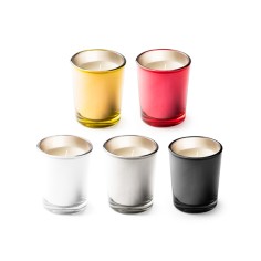 Vela aromática en vaso de cristal de colores y fragancias variadas (café, pino, lavanda, vainilla y fresa).
 Presentación en c